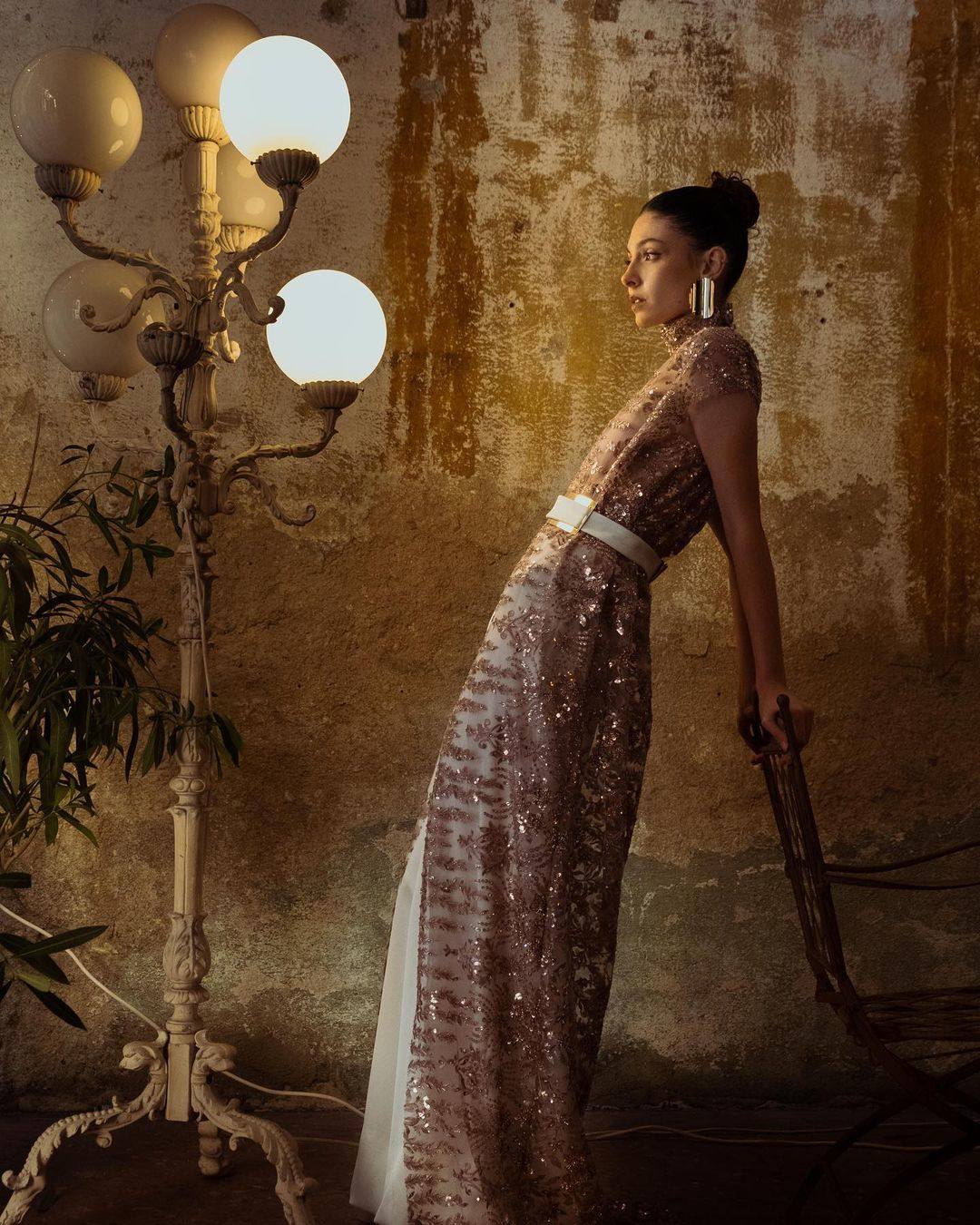 La joven vitoriana que diseña delicados vestidos y capas para la alfombra roja