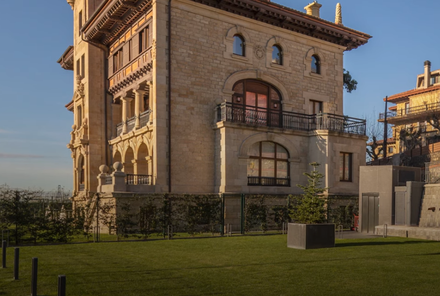 La espectacular reforma de uno de los pisos de lujo de un palacio de Getxo