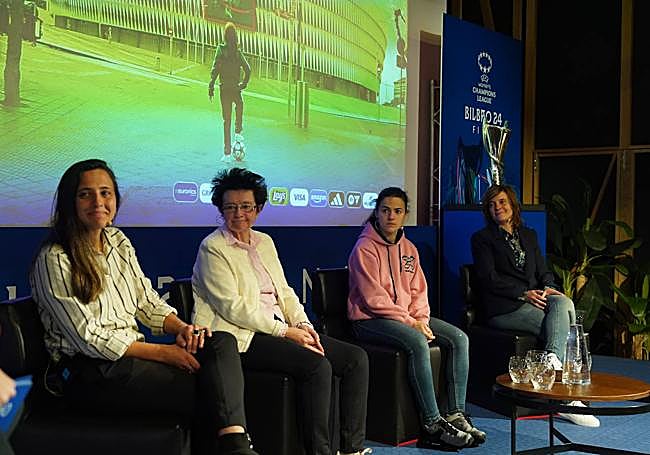 De izquierda a derecha: Aintzane Encinas, Ana Estobieta, Arantza Gallastegui y Dafne Triviño.