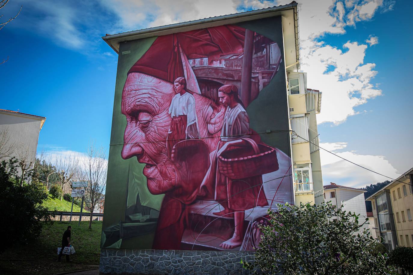 Uno de los murales premiadas se encuentra a la entrada de Ondarroa.