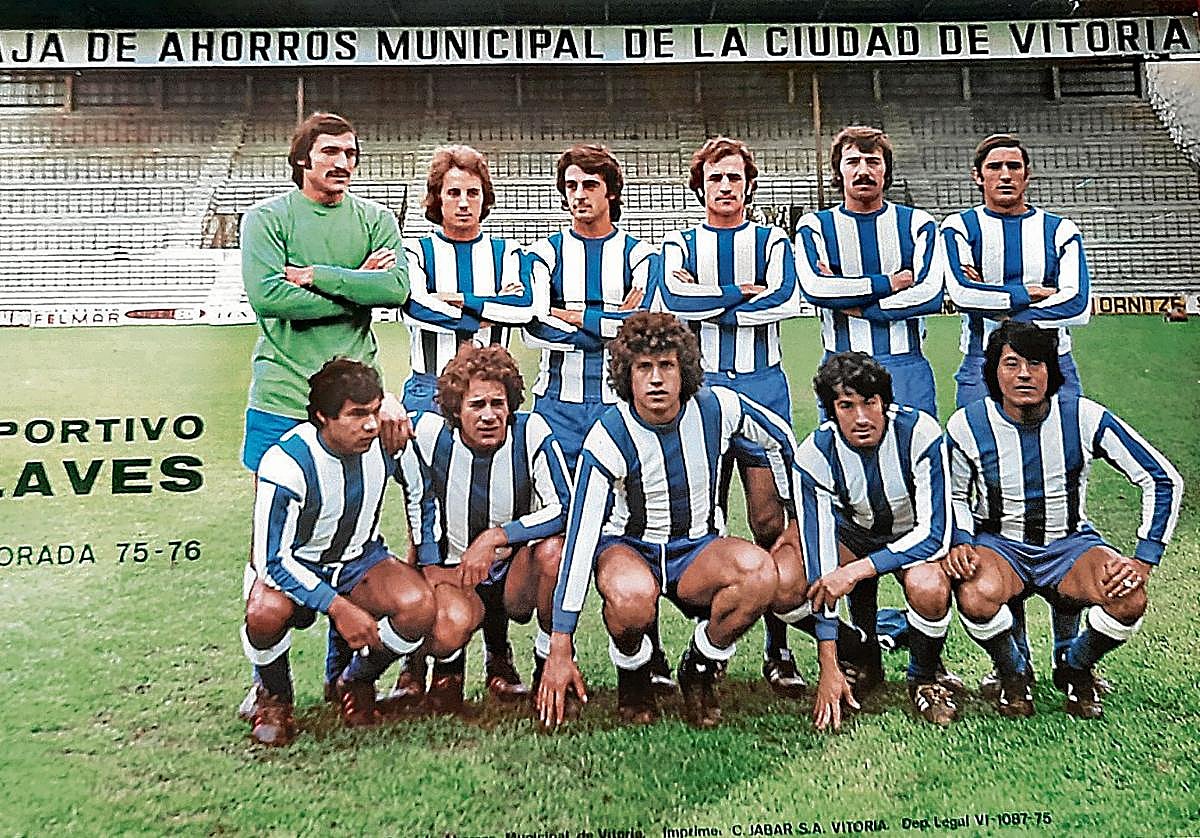 Una alineación del Alavés de la temporada 1975-76, en Segunda División.