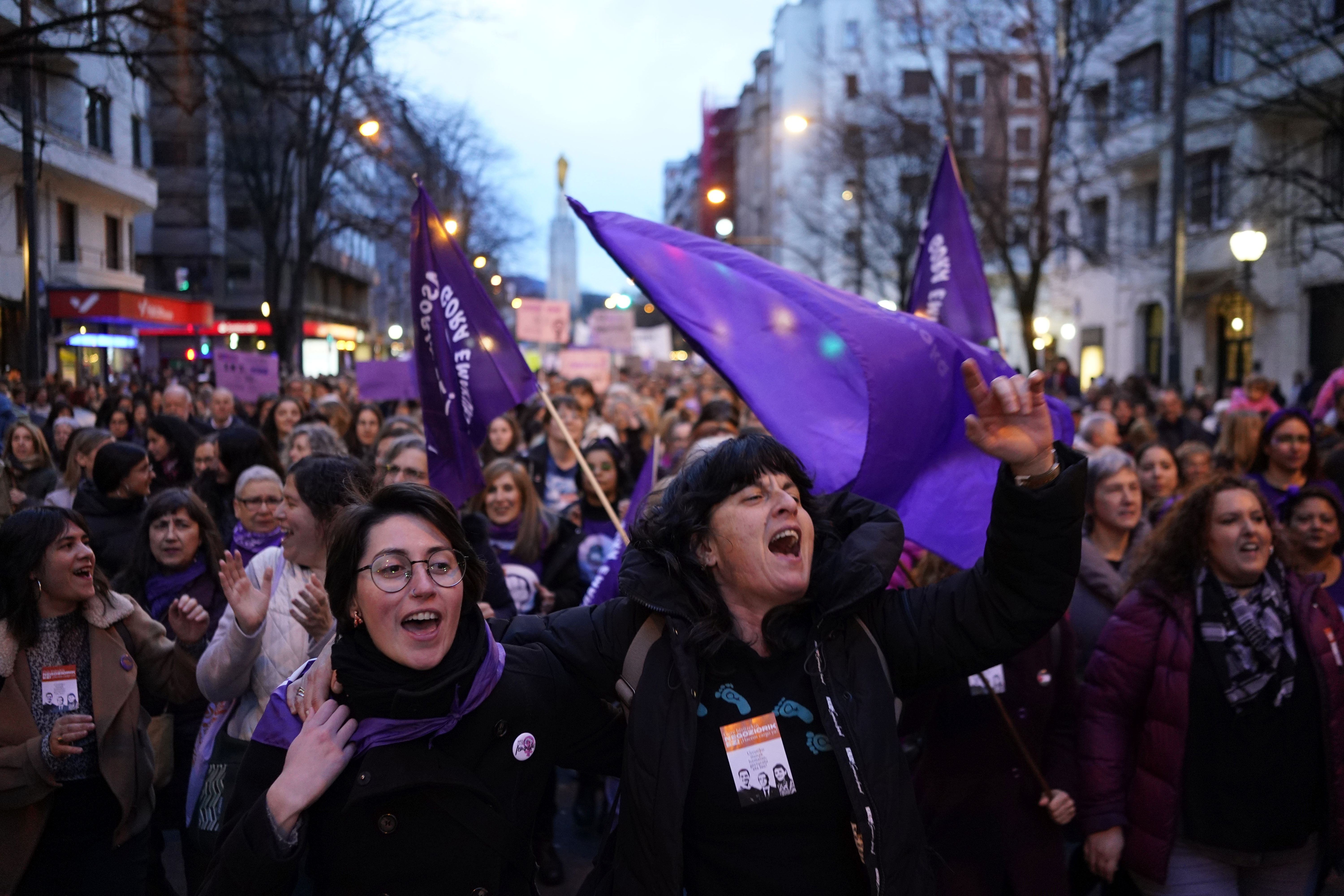 Miles de mujeres avanzan juntas en Bilbao contra la violencia sexual, la discriminación...