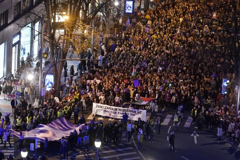 Miles de mujeres avanzan juntas en Bilbao contra la violencia sexual, la discriminación...