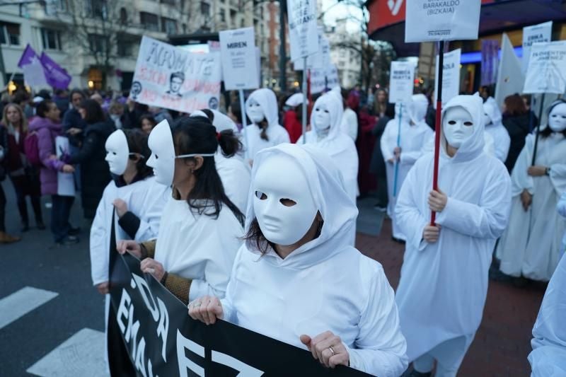 Miles de mujeres avanzan juntas en Bilbao contra la violencia sexual, la discriminación...