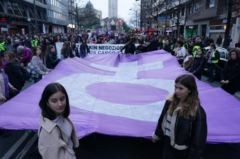 Miles de mujeres avanzan juntas en Bilbao contra la violencia sexual, la discriminación...