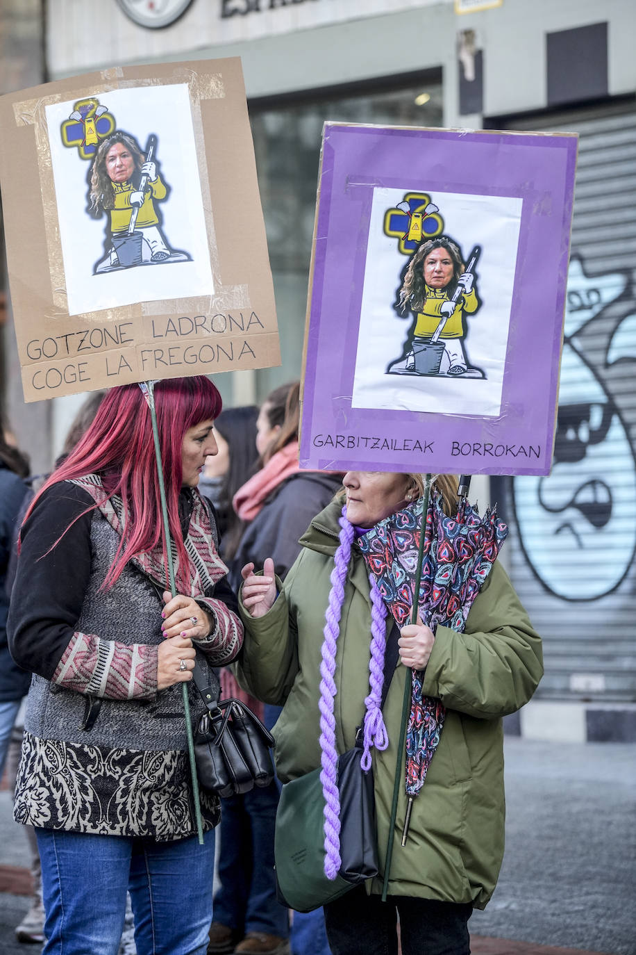 Miles de mujeres toman las calles de Vitoria para reivindicar la igualdad