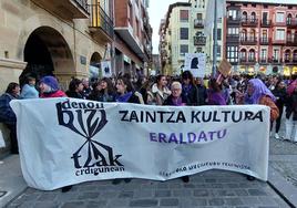 Las manifestaciones más numerosas han tenido lugar a última hora de esta tarde en los municipios de Busturialdea y Lea Artibai. En la foto Bermeo.