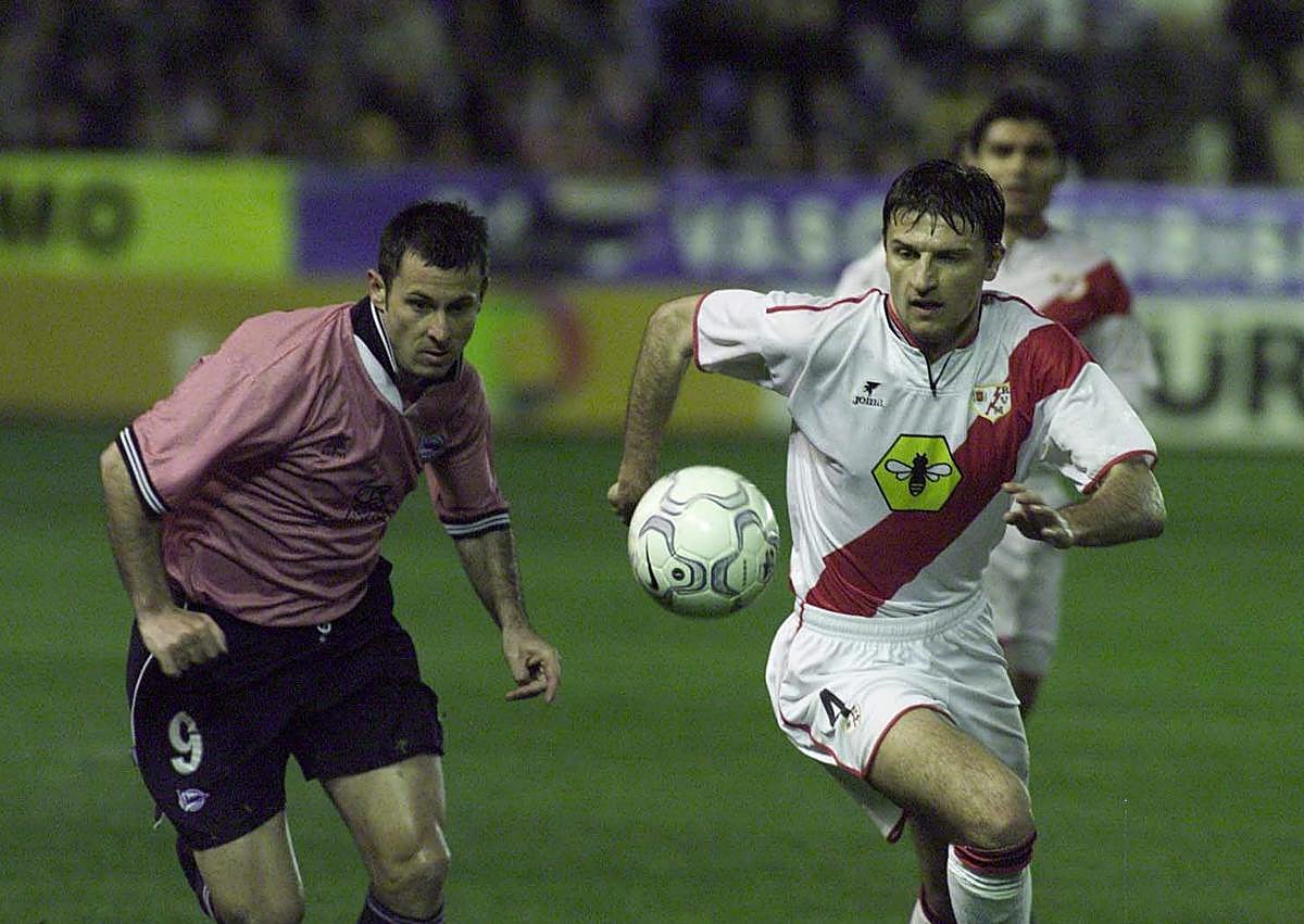 Imagen secundaria 1 - El día que el Alavés y el Rayo desafiaron a la jerarquía europea
