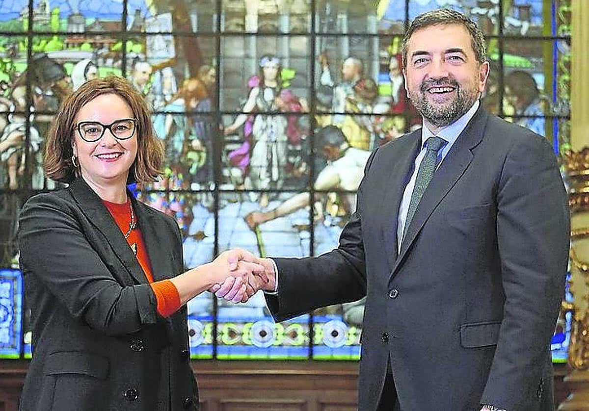 Alzaga y Etxanobe tras la ceremonia celebrada ayer.