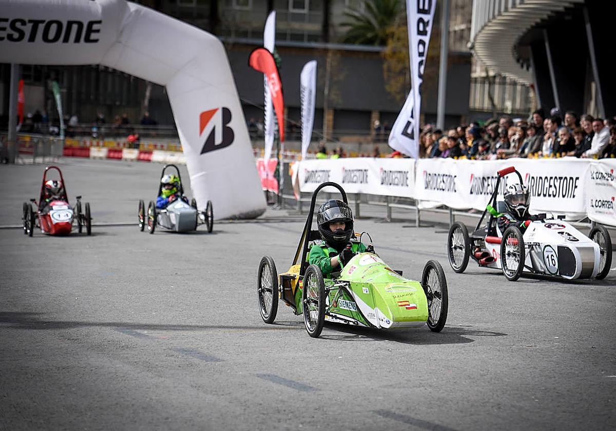 Cuatro de los coches participantes en la primera tanda, en la categoría F24+
