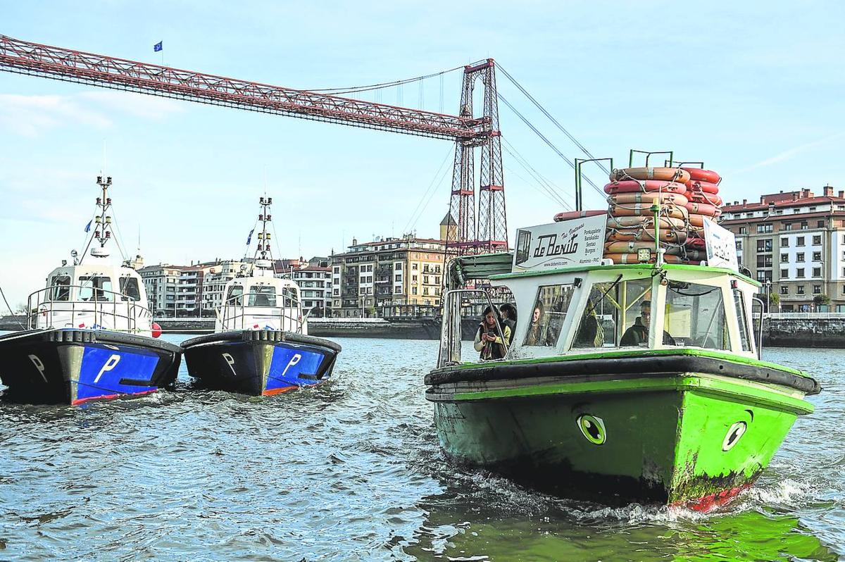 Cientos de personas optan por utilizar el gasolino a diario pese a la competencia del Puente Colgante.