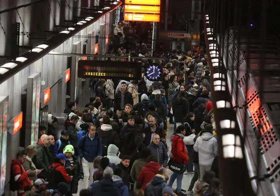 Aglomeraciones en el metro en la última huelga del sector público vasco.