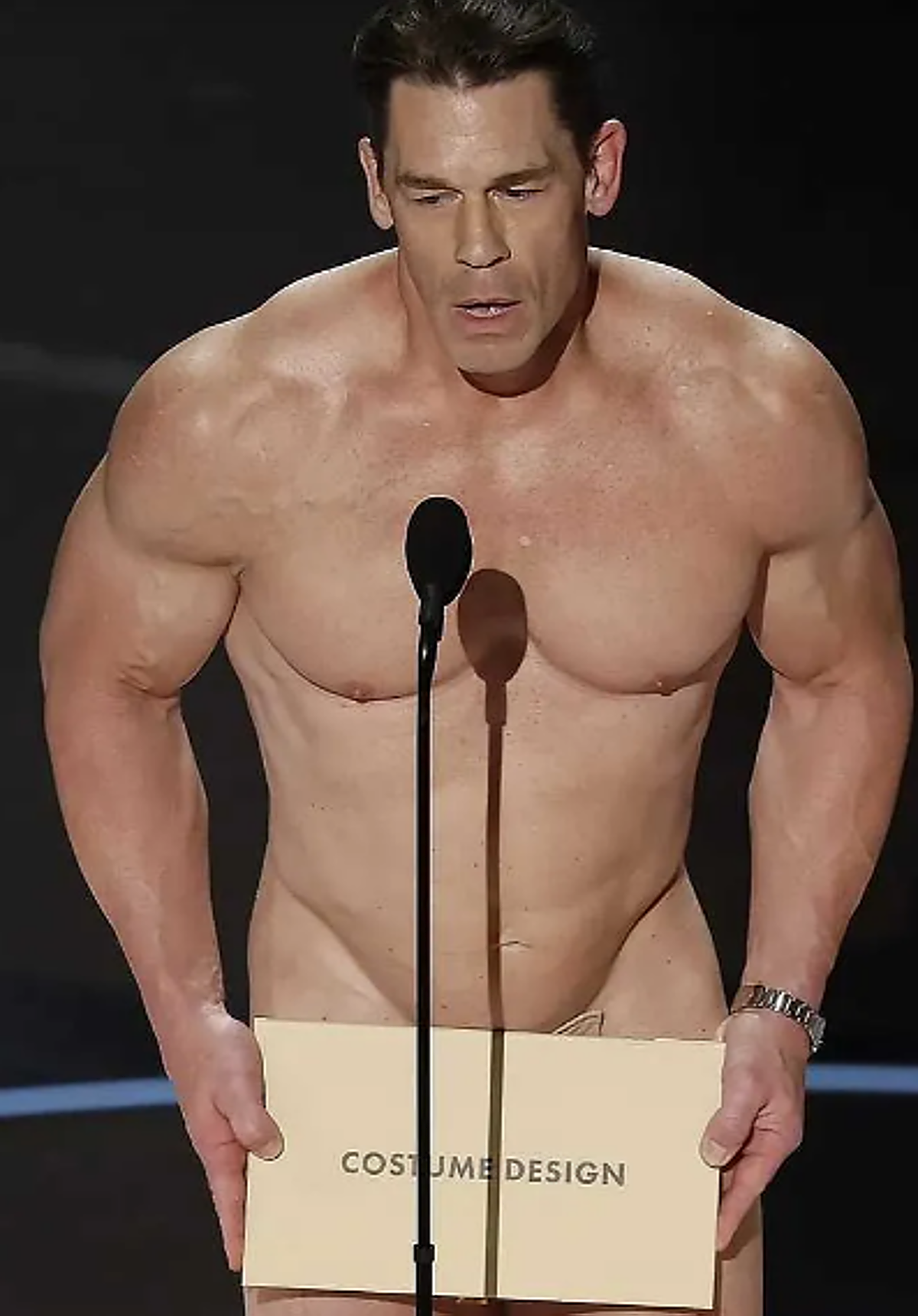Descubren el truco de John Cena para salir 'desnudo' al escenario en los Oscar