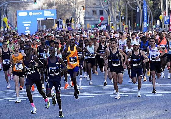 Muere un corredor en la Maratón de Barcelona después de llegar a la meta