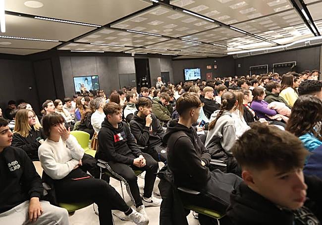 Cientos de alumnos de Bachillerato se han dado cita este martes en el parque de Zamudio.