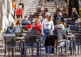 Los vitorianos podrán disfrutar este fin de semana en las terrazas de las buenas temperaturas.