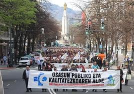 La manifestación, que recorre la Gran Vía, al inicio de la protesta, en el Sagrado Corazón.