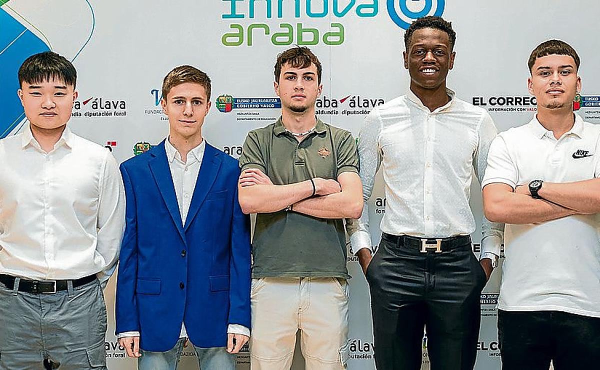 Marianistas. Grupo Encoba. Tercer premio. Categoría 16-17 años. Aitor Tao Chen, Beñat Retamero, Tomás Cobo, Merli Kibeya Dikizeko y Santiago Valencia.