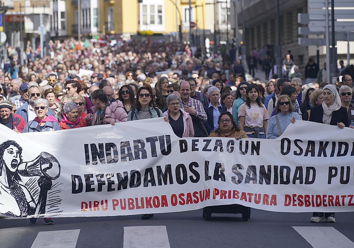 La cabecera de la manifestación que ha recorrido las principales calles de la capital.