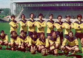 Foto del equipo de San Viator de rugby en Mendizorroza en 1976 para la publicación colegial Faro.