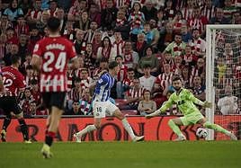 Sivera no puede evitar el segundo tanto de Guruzeta.