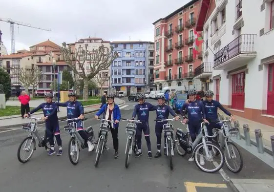 La grupación Bermeoko Ziklistek se ha encargado de inaugurar la nueva temporada de bicicletas eléctricas en Busturialdea.