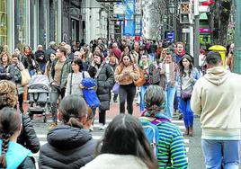 La capacidad de gasto de las familias en Euskadi acusa las subidas acumuladas de precios de los últimos dos años.