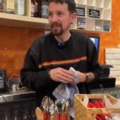 Pablo Iglesias limpiando los cubiertos en su nuevo bar a un día de la inauguración: «Estoy nervioso»