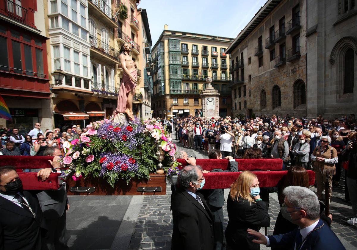 La Procesión de la luz y la Resurrecion, en 2022, pro el Casco Viejo.