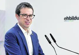 El candidato a lehendakari de EH Bildu, Pello Otxandiano, ayer en una comparecencia en San Sebastián.