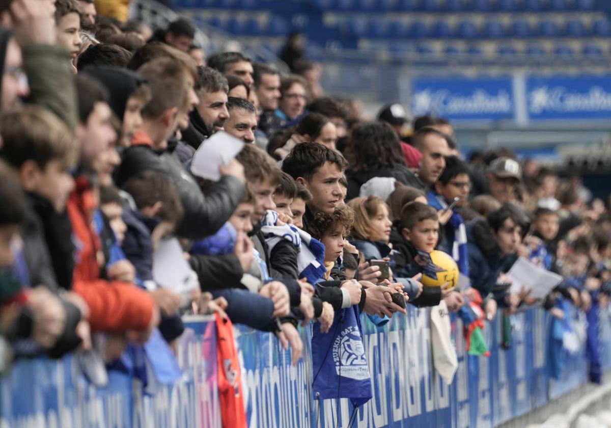 Nutrida presencia de aficionados durante el último entrenamiento abierto.