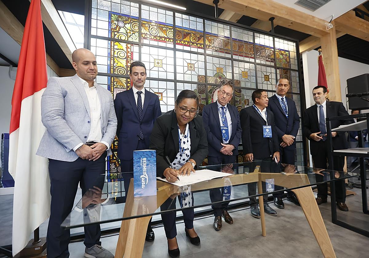 Los alcaldes de siete ciudades atuneras del mundo firmaron una alianza en mayo de 20023 en Bermeo.