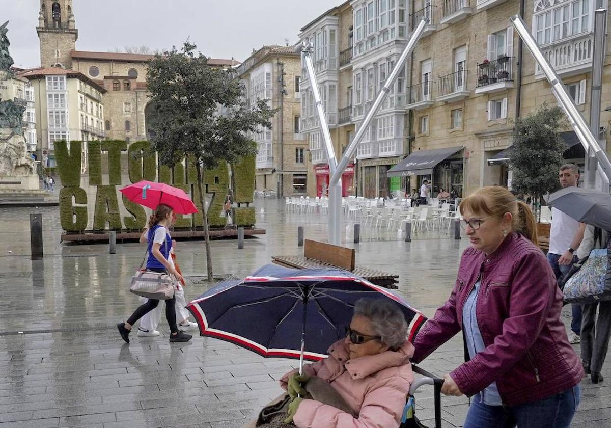 La lluvia ha llegado este miércoles por la tarde a Vitoria.