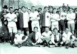 Jugadores de un equipo de fútbol vitoriano al inicio del siglo XX.