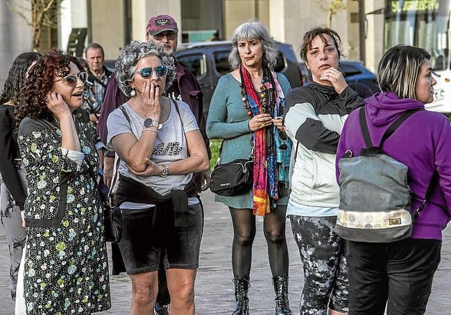 Vecinas de Salburua siguen los acontecimientos