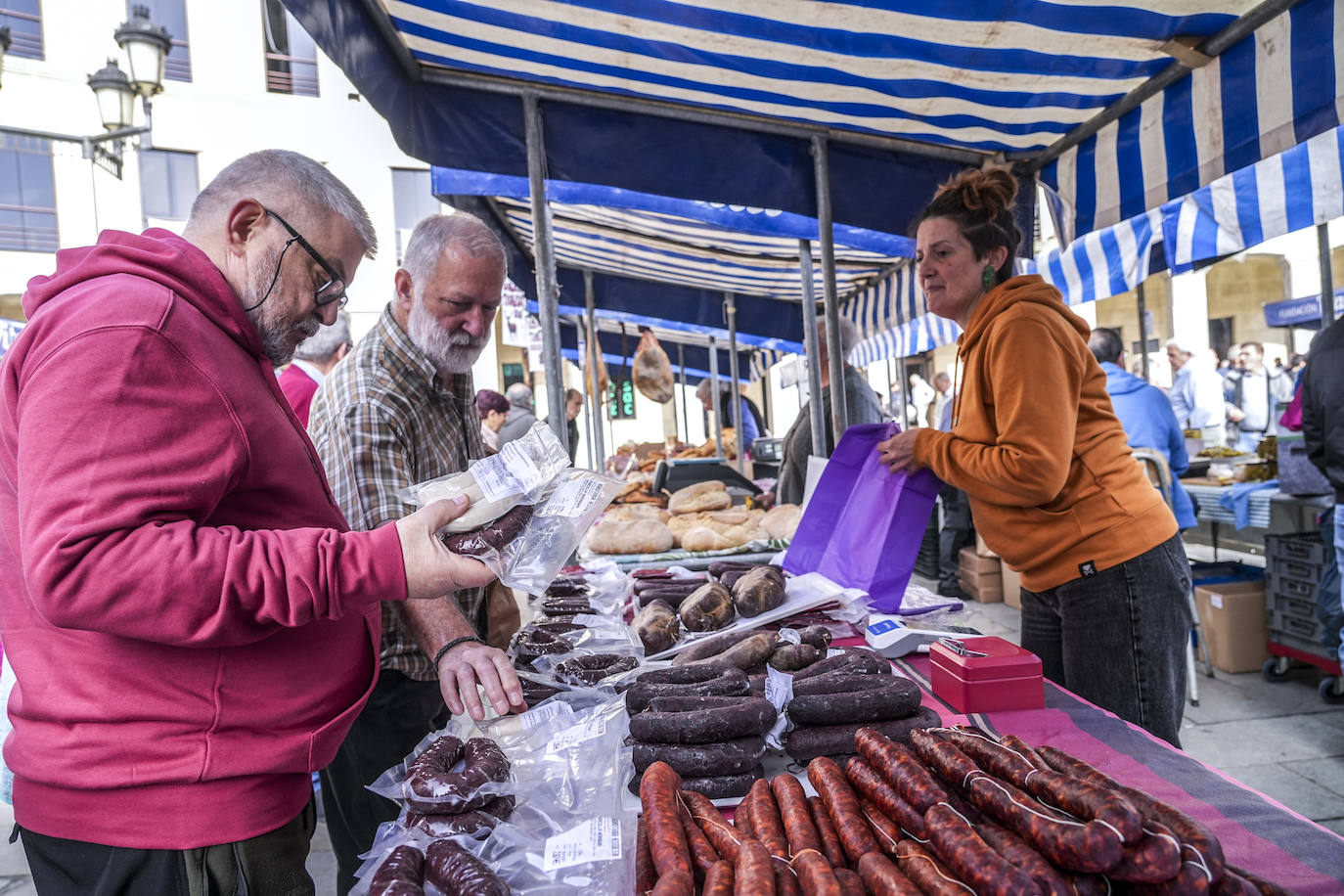 La Feria de Viernes de Dolores en Llodio, en imágenes