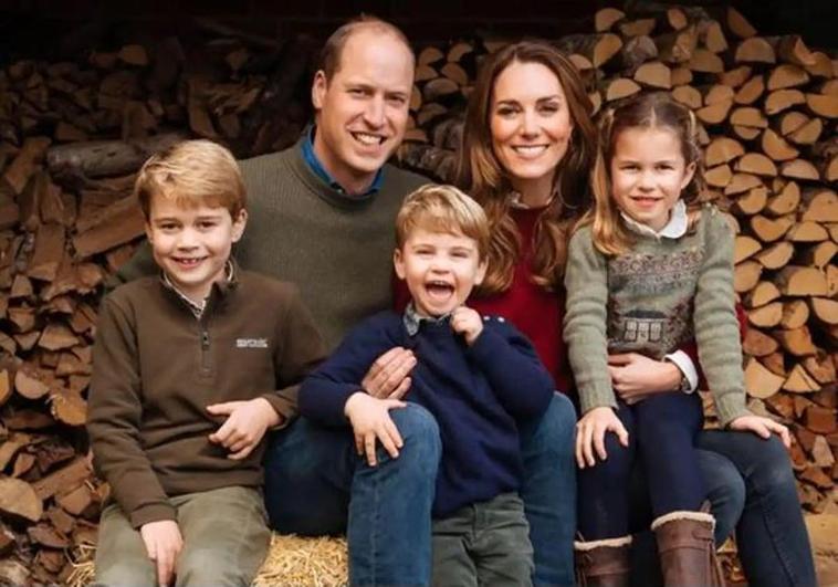 El príncipe Guillermo y Kate Middleton, junto a sus hijos.