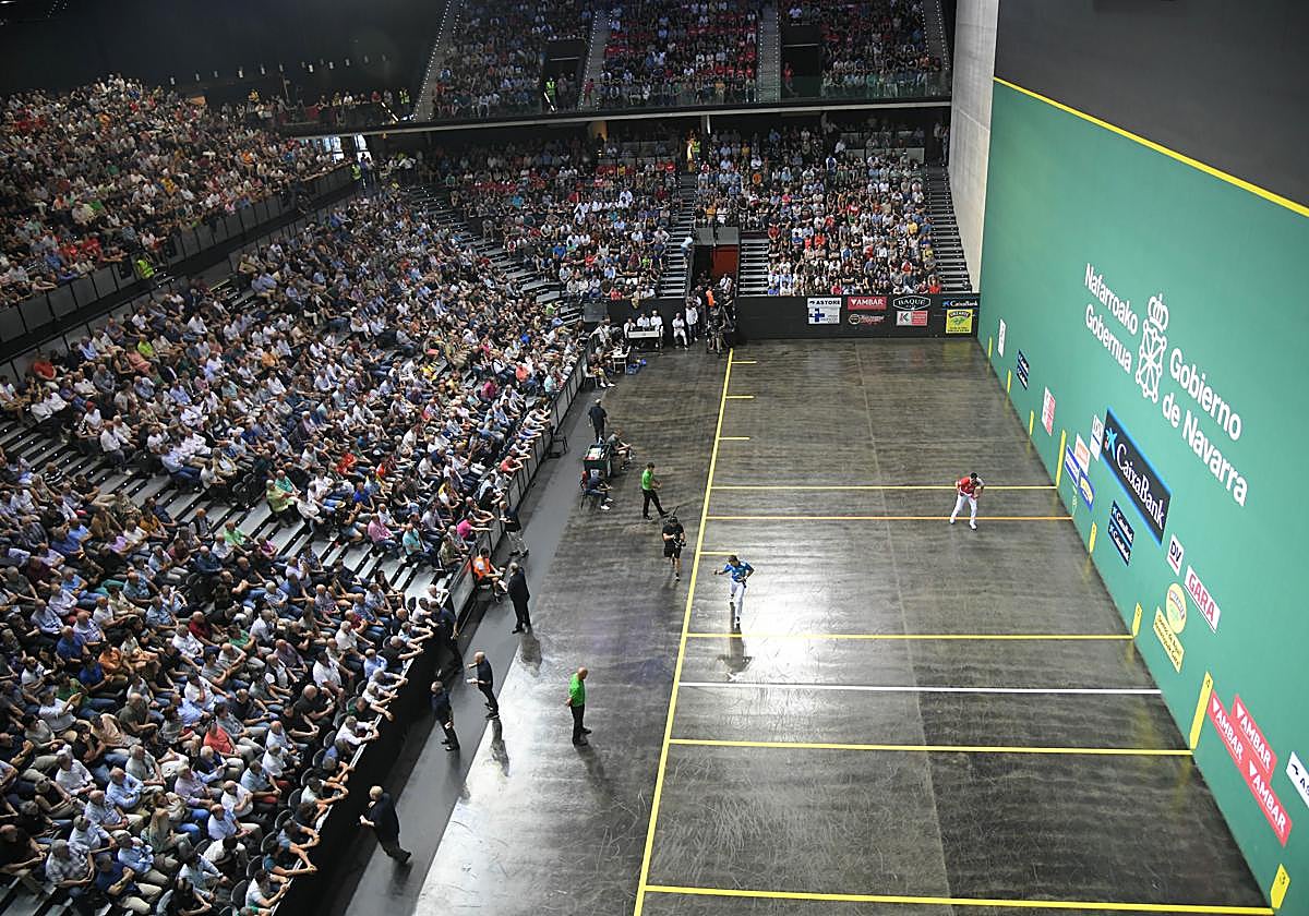 Imagen el frontón del Navarra Arena durante la disputa de una final.