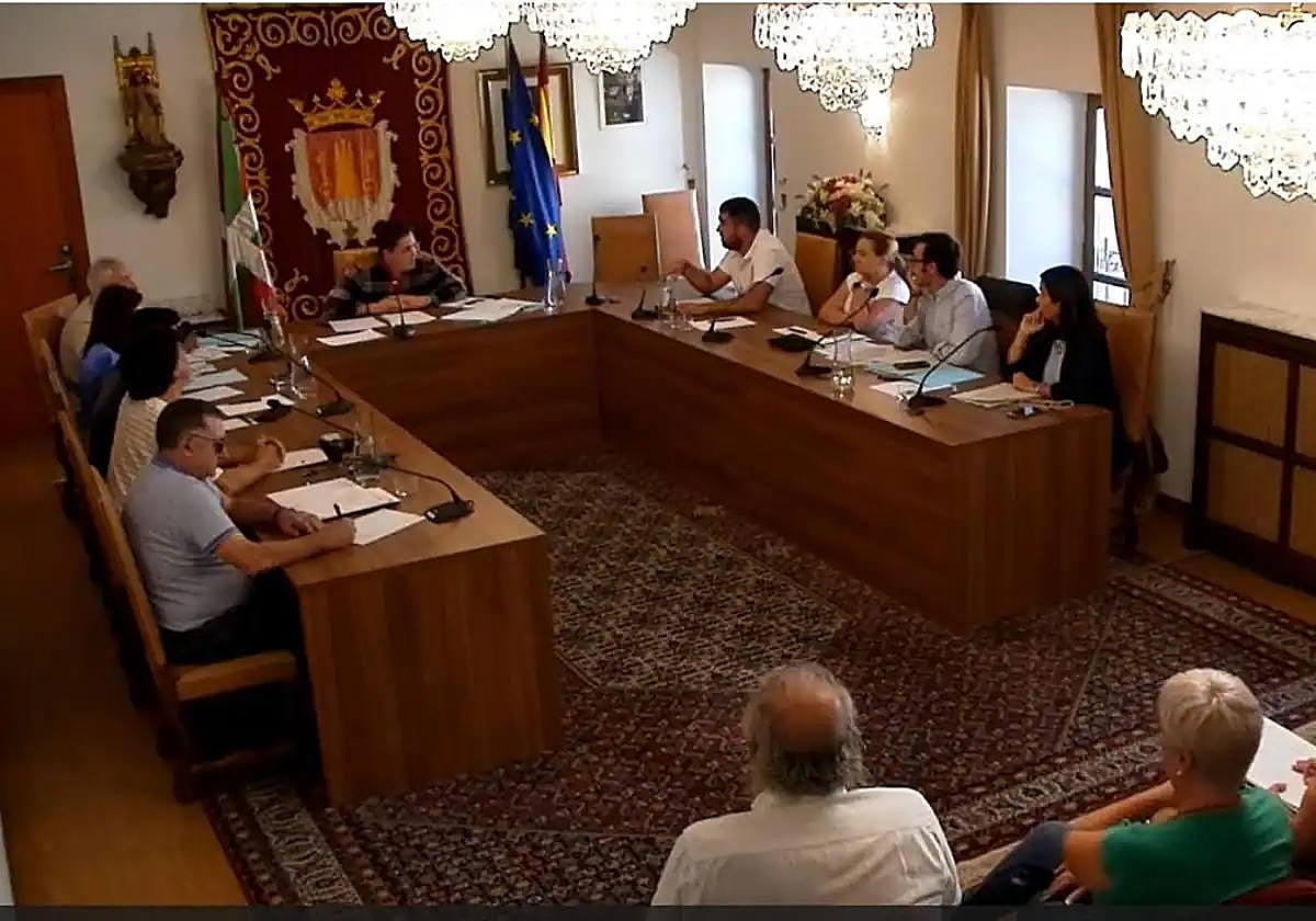 El alcalde de Laguardia, Raúl García tuvo que usar ayer su voto de calidad.