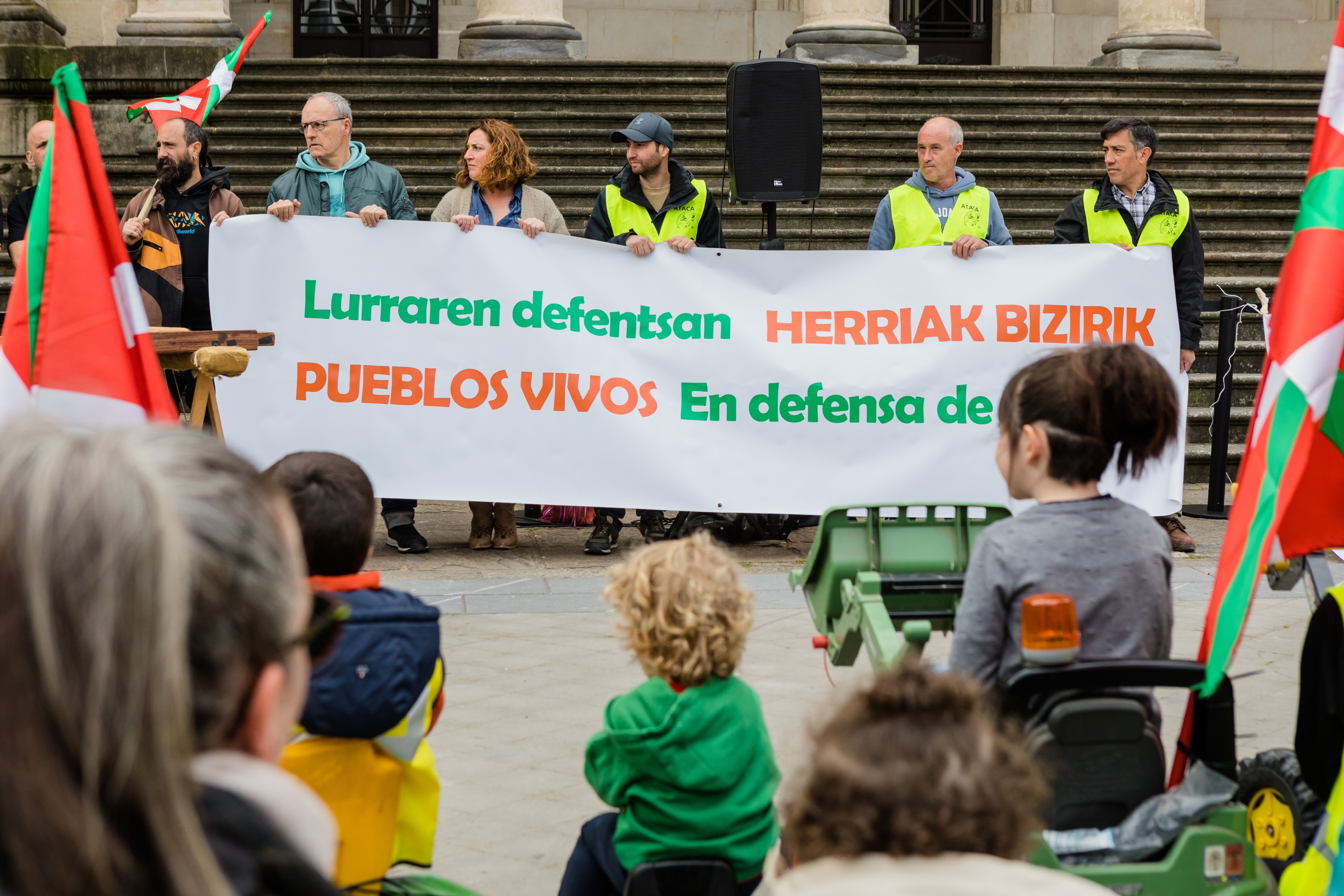 La tractorada txiki de Vitoria, en imágenes