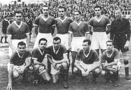 El conjunto del Indautxu que superó al Barcelona en San Mamés en la final del Camnpeonato de España de Aficionados de 1945.