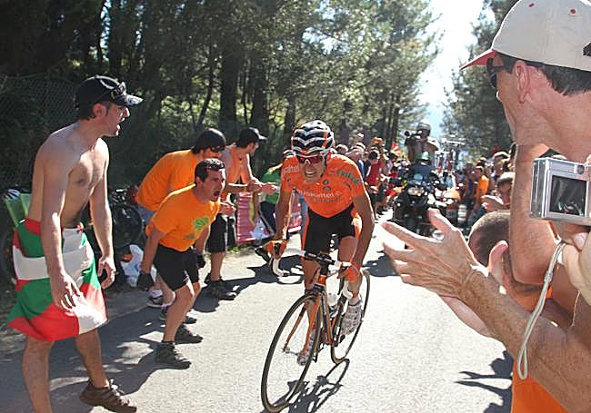 Igor Antón escapado en el segundo paso por El Vivero en 2011. .