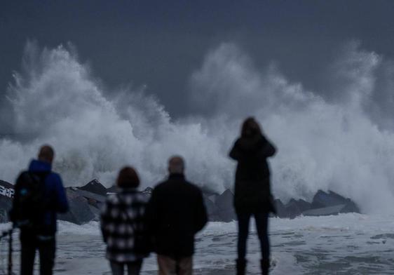 Aviso amarillo en Euskadi por vientos de 100 km/h y olas de hasta cuatro metros