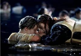 Vendida la tabla de la escena más famosa de 'Titanic' por 700.000 dólares