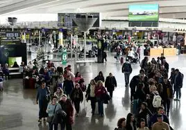 CoIas en el aeropuerto de Bilbao este miércoles.