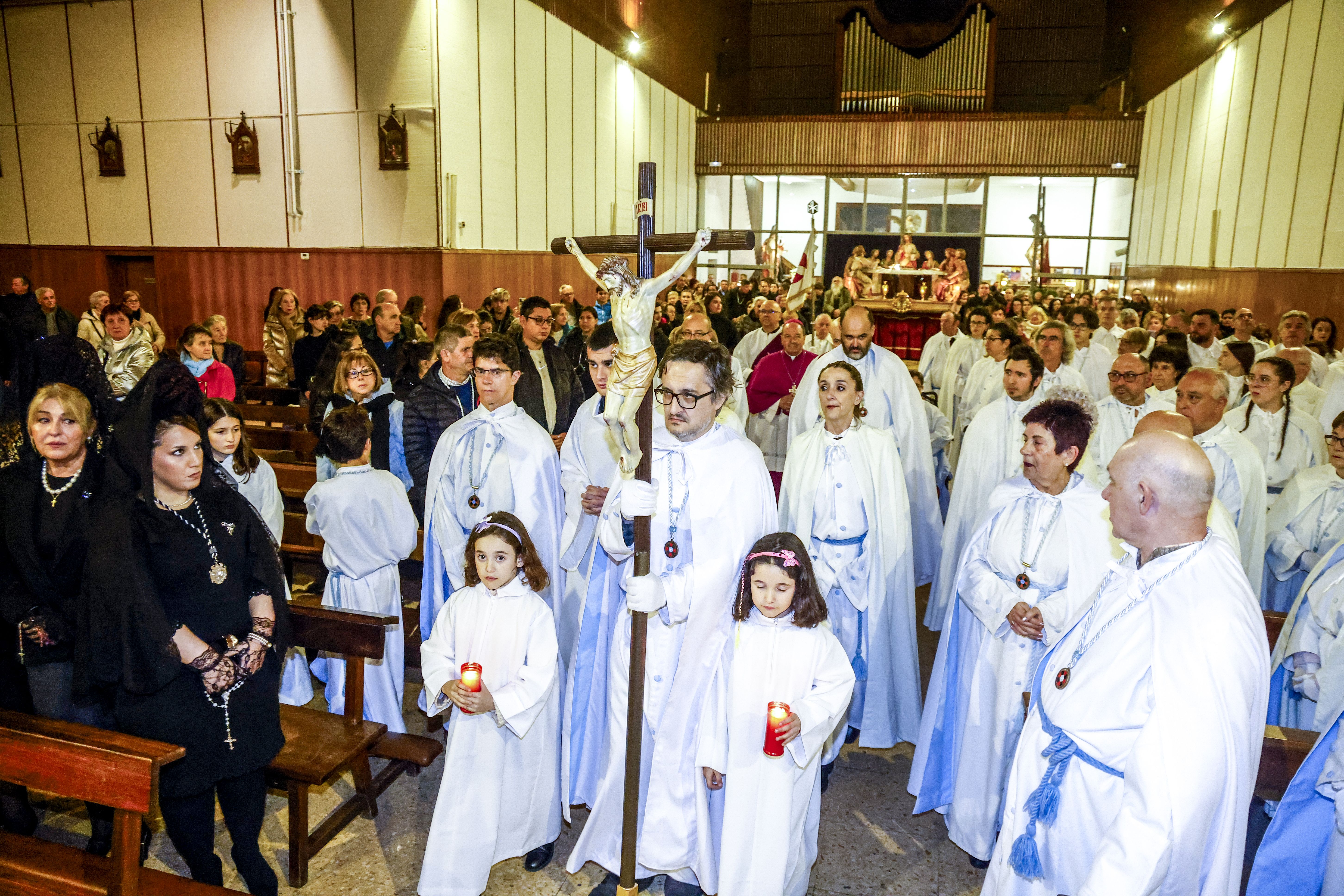 En imágenes: La lluvia obliga a suspender en Vitoria la Procesión del Silencio