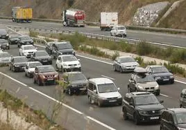 La A-1 en Armiñón registra 2 kilómetros de retenciones sentido Madrid