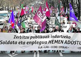 Manifestación durante la última huelga del sector público vasco.