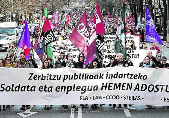 Manifestación durante la última huelga del sector público vasco.