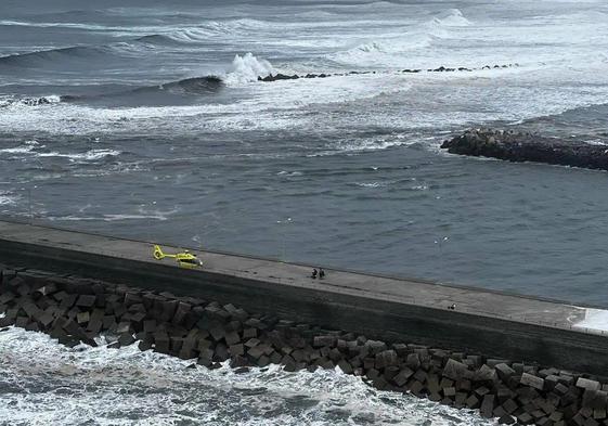 Jueves negro en el mar en Asturias: mueren una mujer en Cudillero y un hombre en San Esteban arrastrados por el oleaje